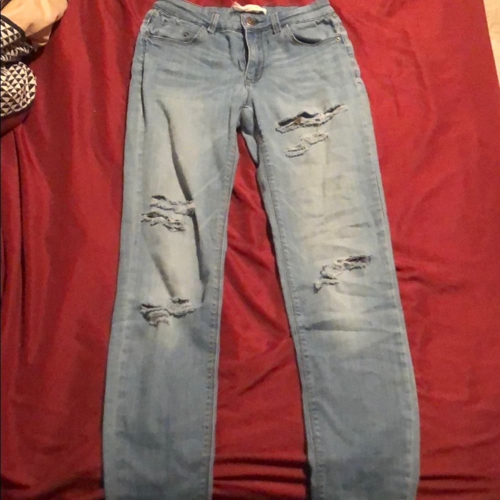 Low rise ripped jeans size: 03 (cad)